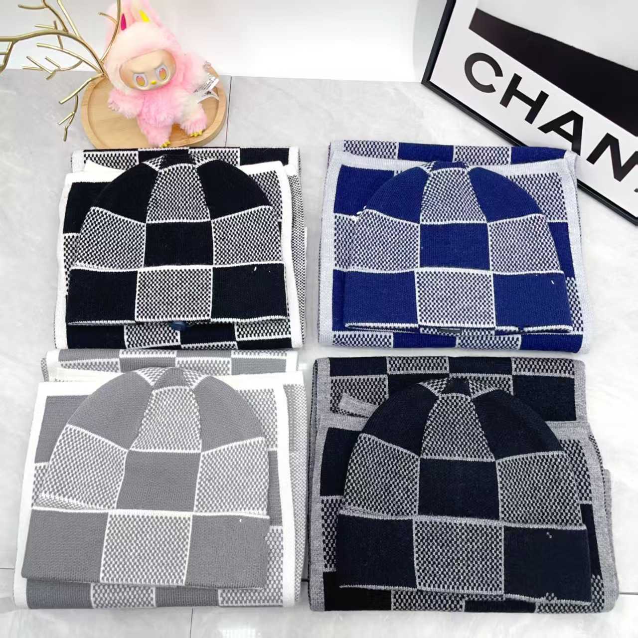 New plaid two-piece set with graphic pattern knitted hat and scarf versatile simple stylish warm for autumn and winter T260804