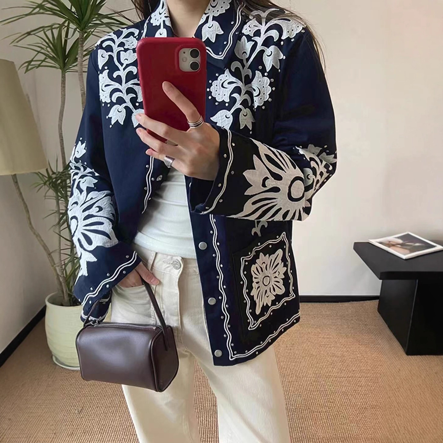Veste ample et décontractée pour femmes, avec des appliques brodées et des clous à revers, robuste, 2026