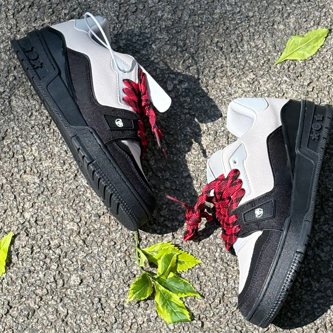Luxury Designer V Horse Hot Free Shipping Designer For Womens Mens Casual Fashion And Versatile Outdoor Black Red White Sneakers Sport Shoes