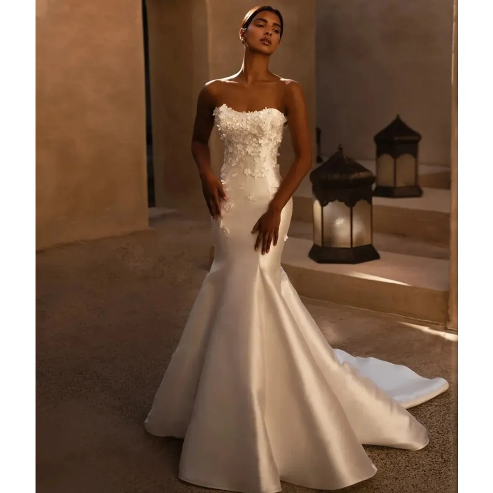 Strapless 3D Floral Applique Mermaid Wedding Dress Glossy Satin Long Train Bridal Gown Sweetheart Neck Fitted Formal Wedding Party Dresses For Women