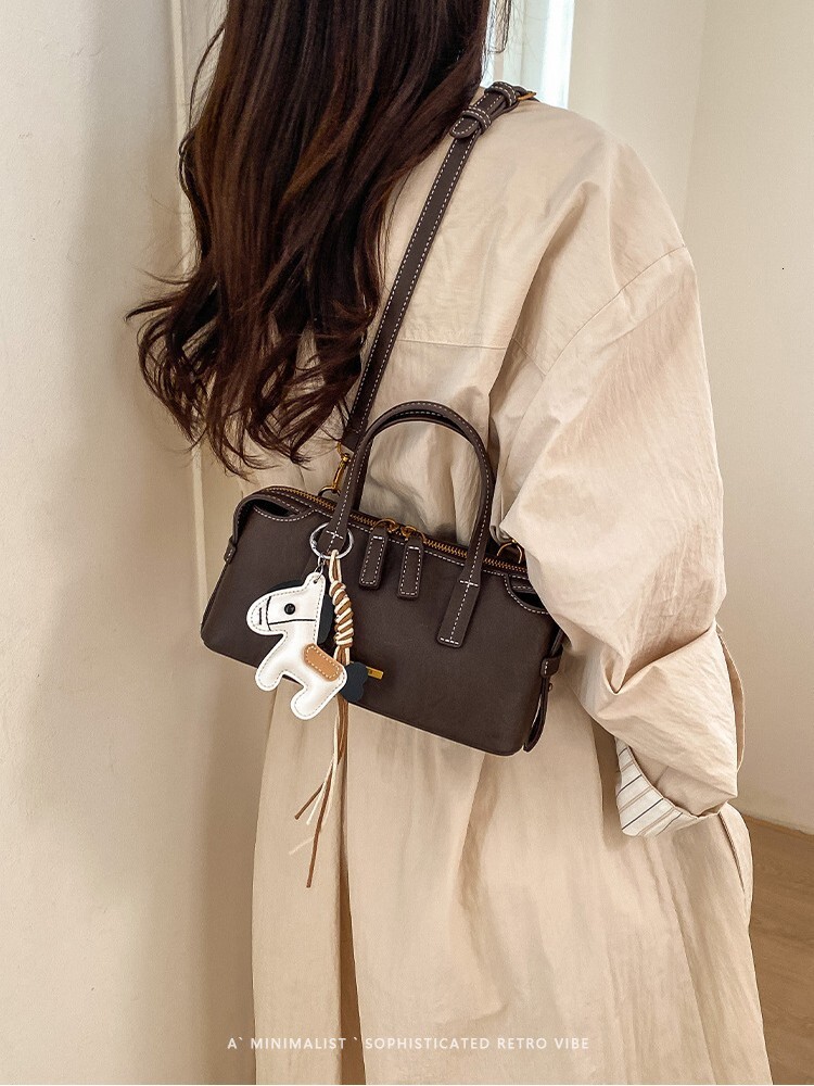 Luxury Brand Designer Bag Korean Niche Handbag Boston For Women 2026 New Vintage Pillow Large Capacity Commuter Shoulder Crossbody Bag
