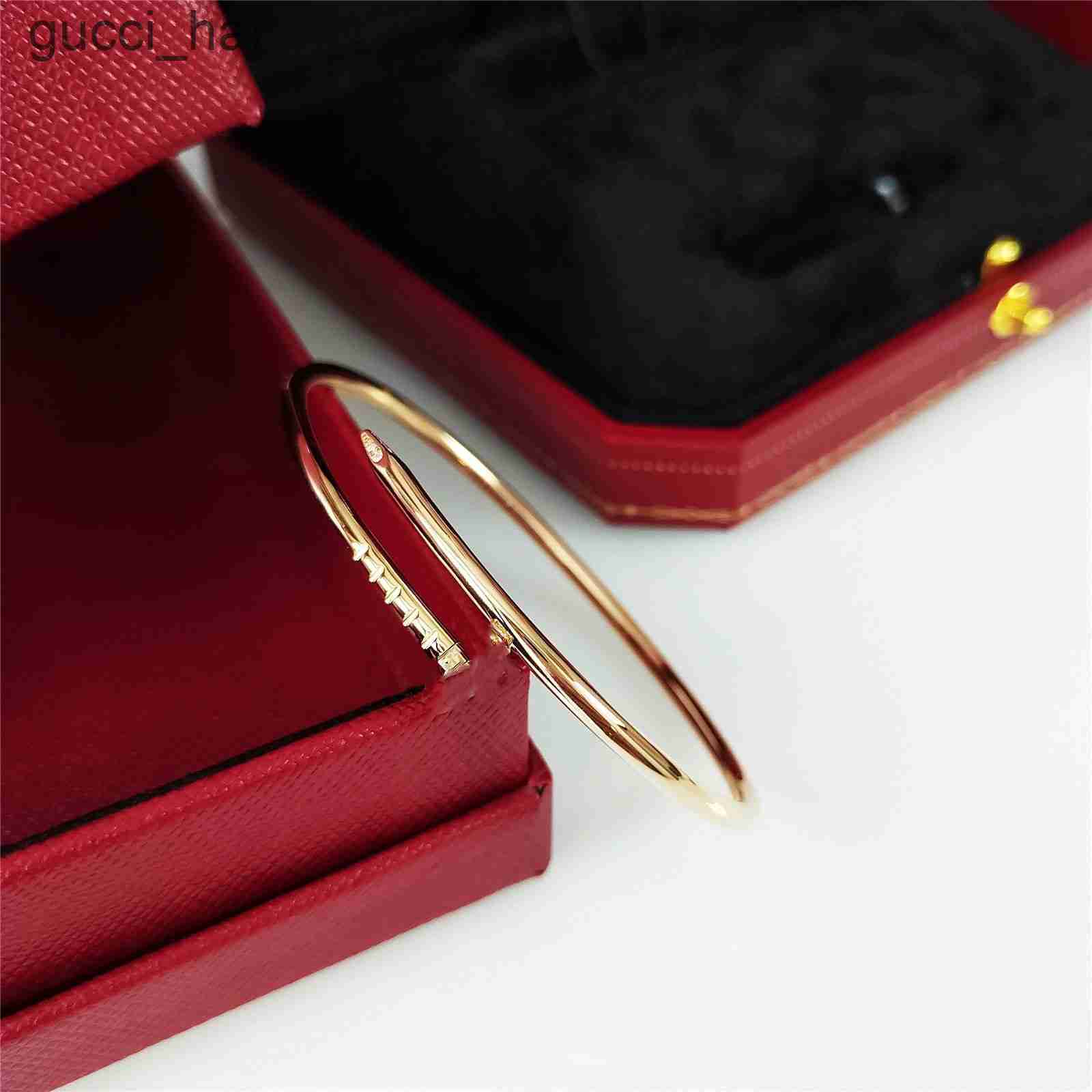 Bangle Luxury Thin nail bracelet Designer bracelet for woman rose gold top V-gold lightweight high-end diamond 18k bracelet