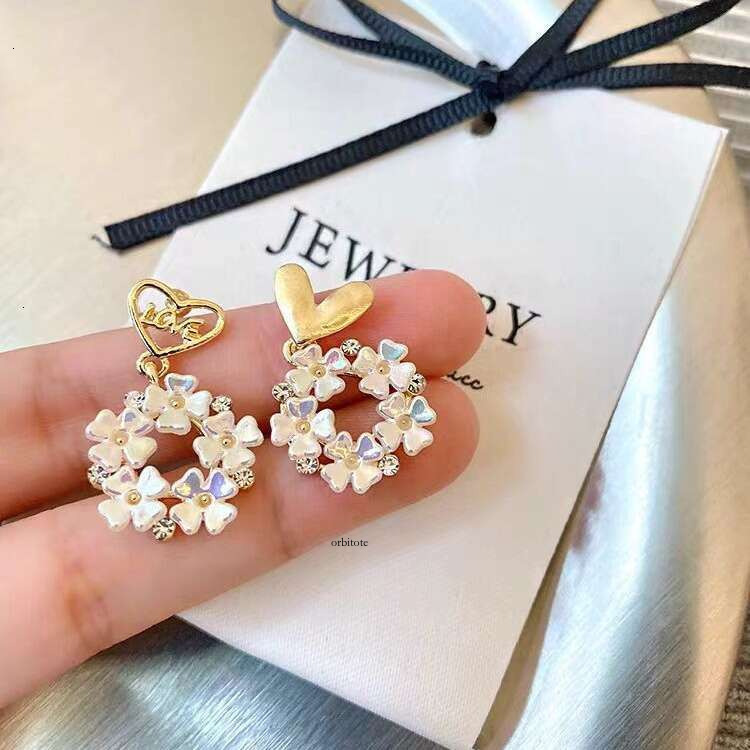 LOVE~Heart-shaped patchwork wreath earrings, ins-style niche design for women, high-end earrings with a sophisticated and elegant feel