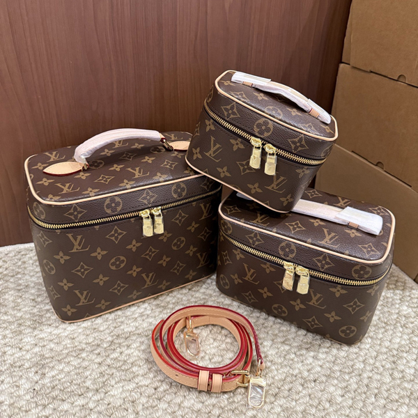 Top designer bag multiple sizes vintage makeup storage box trendy letter small square bag celebrity style beauty bag women's casual fashion sho