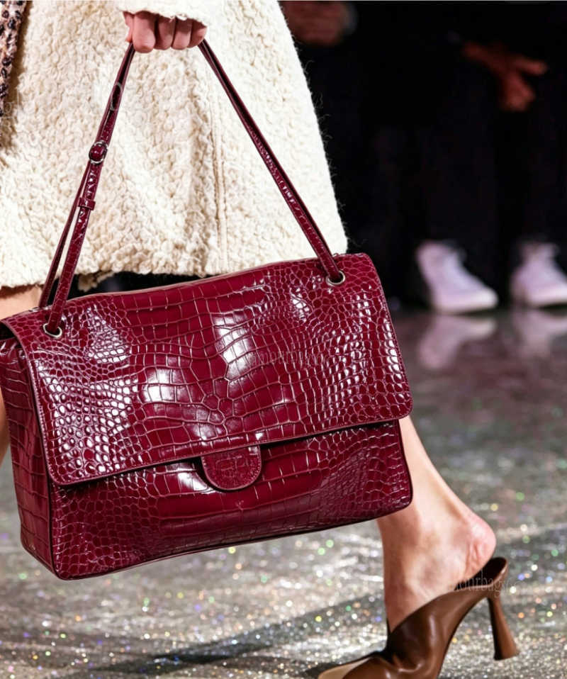 26SS Real Leather Shoulder Bag Crocodile Design Cowhide Handbag Large Capacity Shopping Bag Airport Tote Luxury Designer Maxi Flap Fashion Underarm