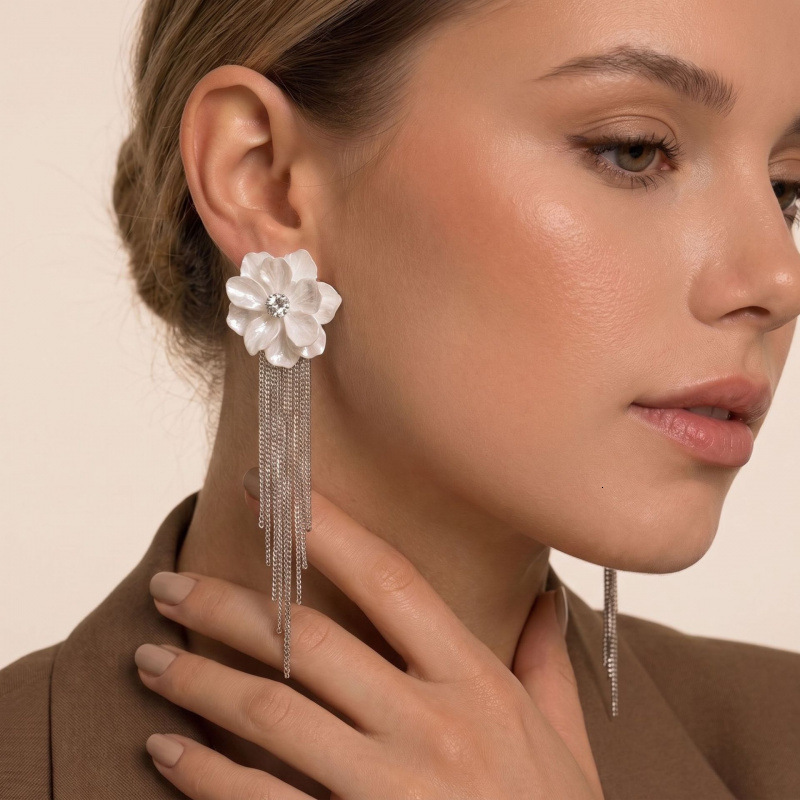 Liberiying French Romantic Personality White Resin Flower Stud Earrings Drop Earrings, Elegant and Sophisticated Evening Dress Accessory
