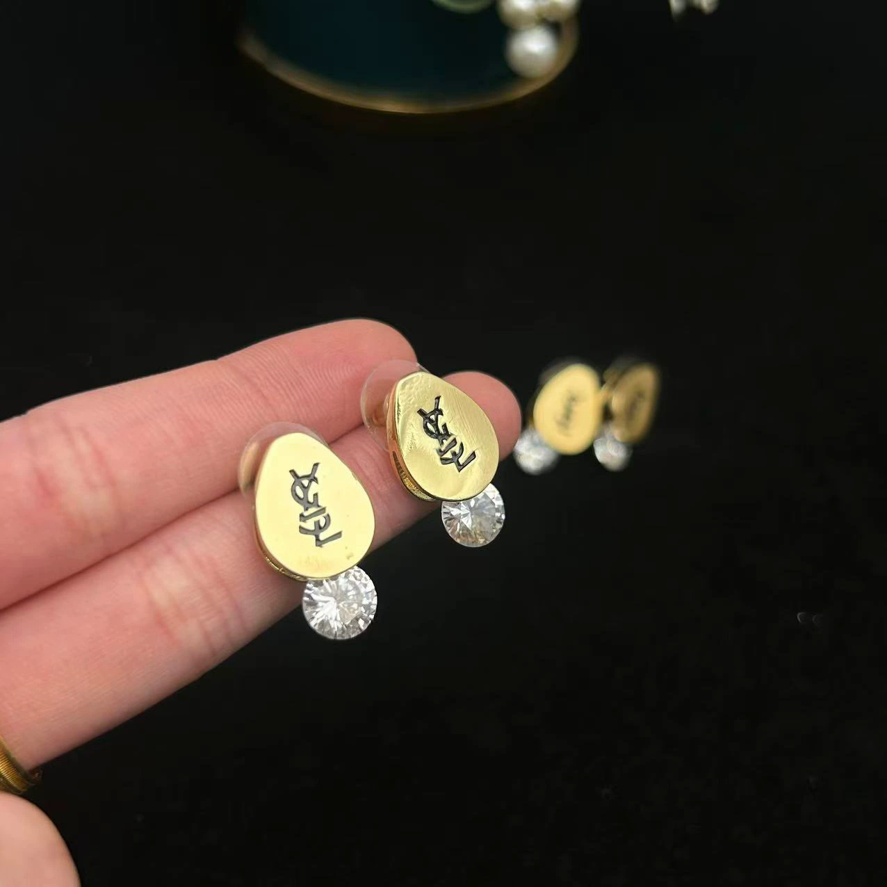 2026SS New Fashion Brushed Water Drop Zircon Earrings for Women Vintage Metal Light Luxury Minimalist Cold Style High-end Versatile Ear Jewelry Acce
