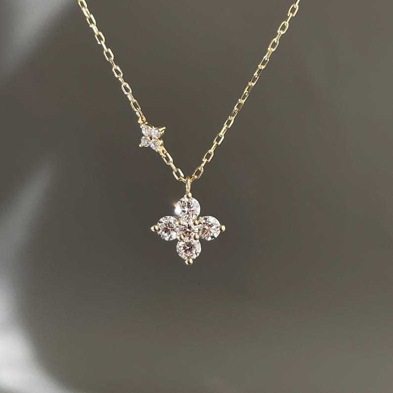 Ice Crystal Four-leaf Clover Necklace Women, Light Luxury Niche Design Clavicle Chain, Trendy Birthday Gift for Girlfriend