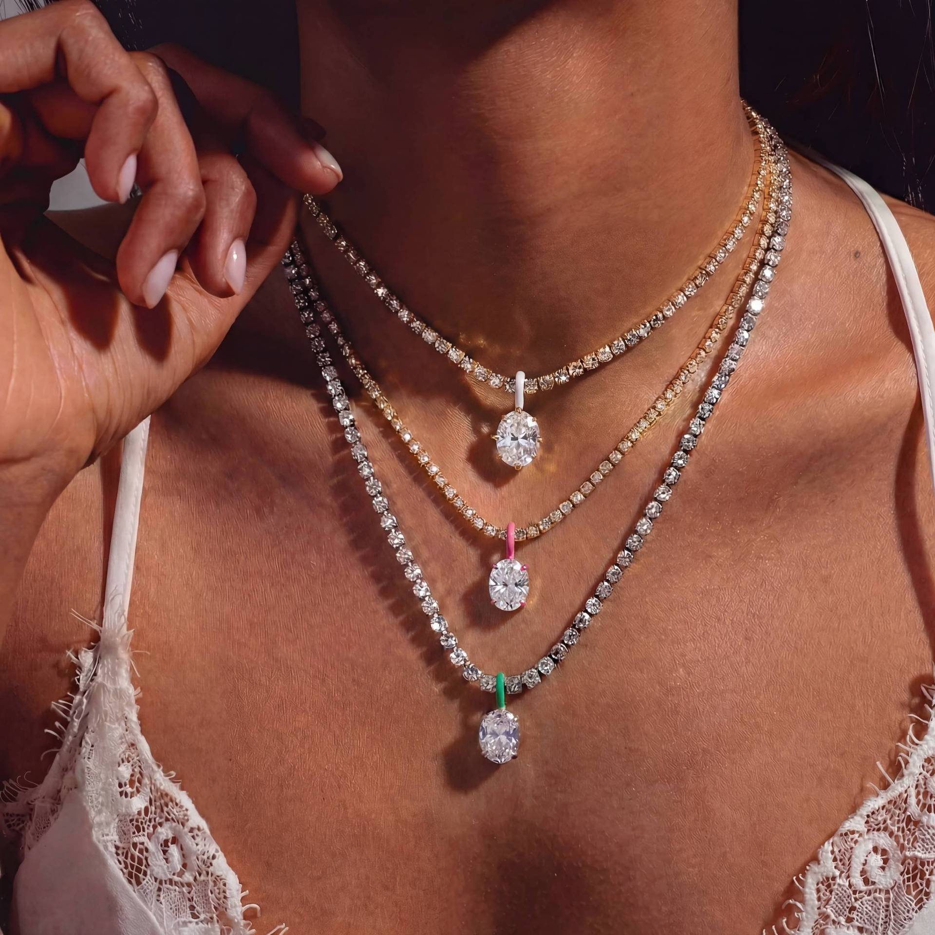 full-diamond gold chain heart-shaped zircon necklace with red label embellishment, stylish design, versatile and high-end atmosphere