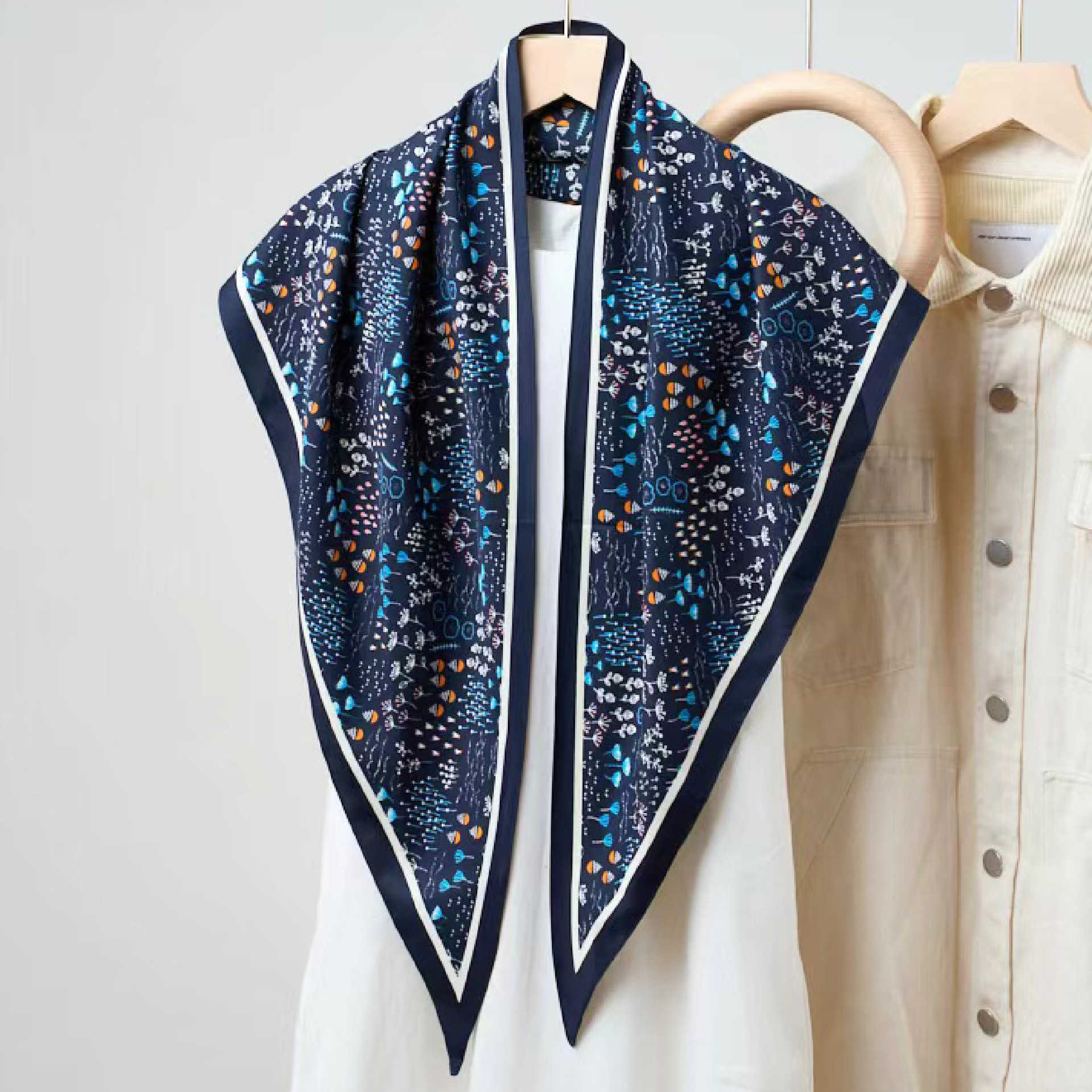 Artistic Navy Blue Triangle Scarf for Women Spring and Summer Thin Breathable Versatile Atmosphere Decorative Headscarf Multi-use Hip Scarf L260804V