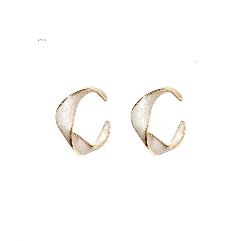 Korean retro-style 2025 new trendy unique twisted metal hoop earrings, simple and minimalist style