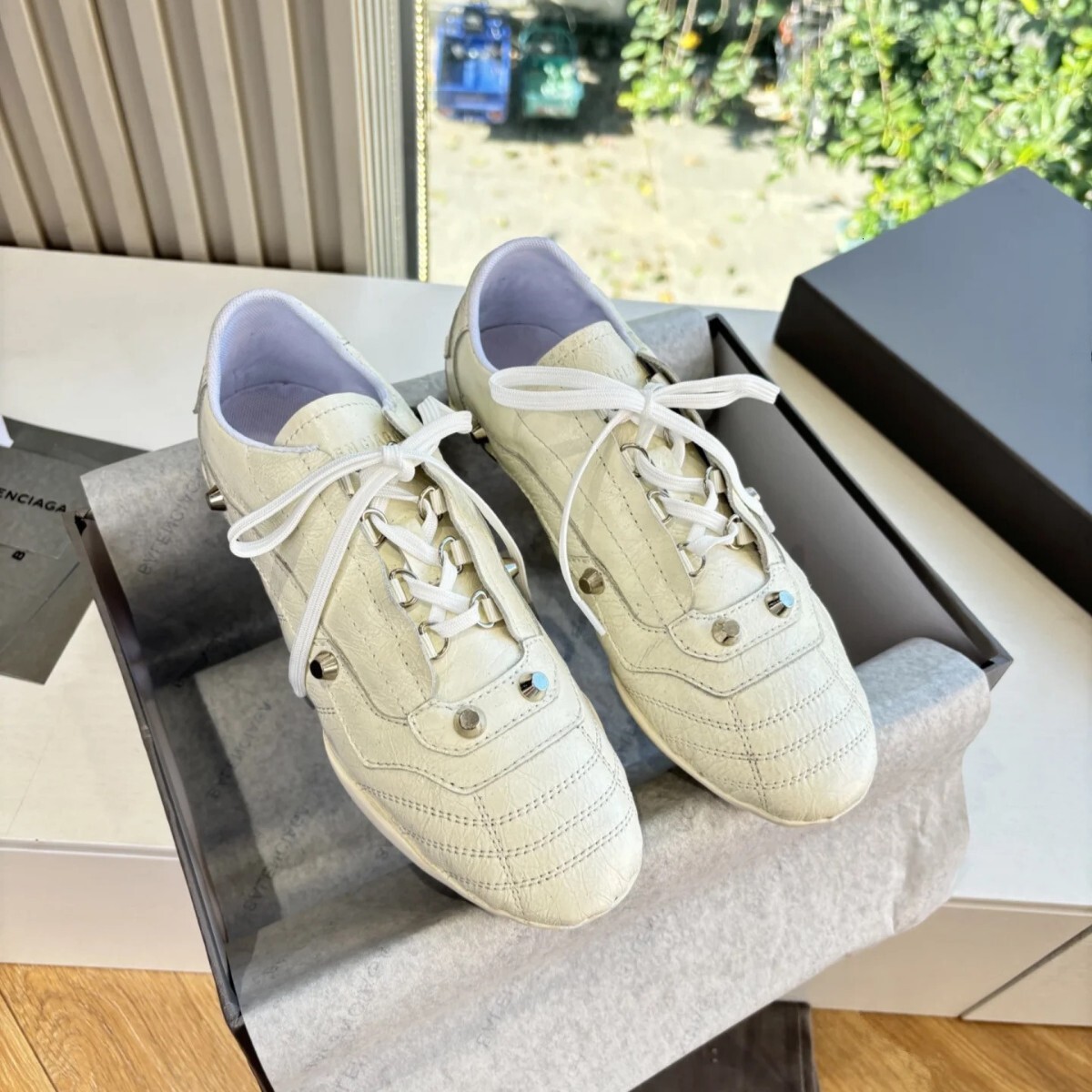 new model Designer s new leather round toe low top flat lace up sports and leisure shoes single shoes German training shoes baseball shoes women s s