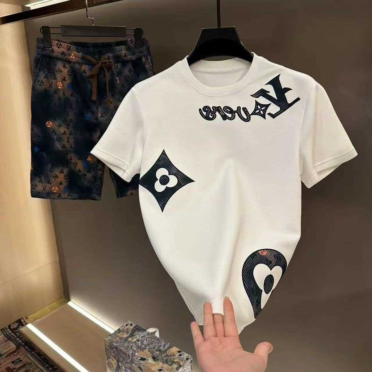 Tracksuits Men's Mens Beach Designer Tracksuits Summer Suits T Shirt Seaside Holiday Shirts Shorts Sets Man Women 999 D260805