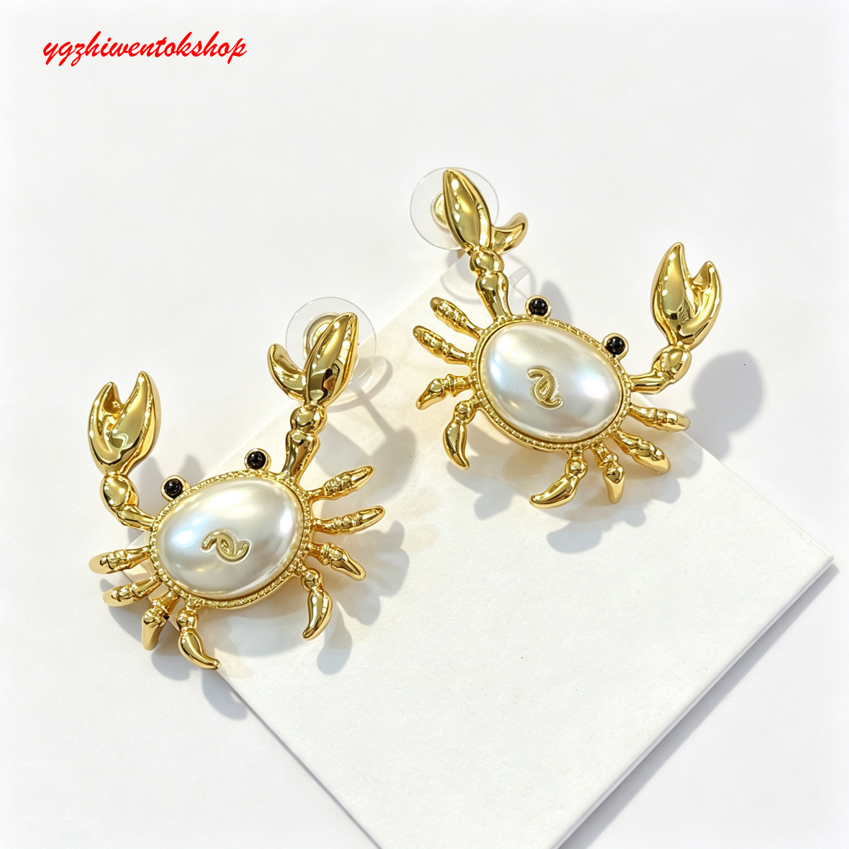 box Designer cc Earrings 26 Ocean Element Cute White Resin Crab Earrings channel