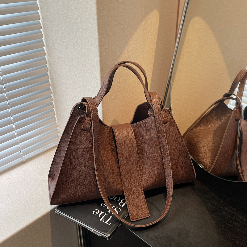 Luxury Brand Designer Bag Bags Women Underarm Internet Celebrity New Style Wholesale Casual Women's Foreign Trade Small Simple Shoulder Bag