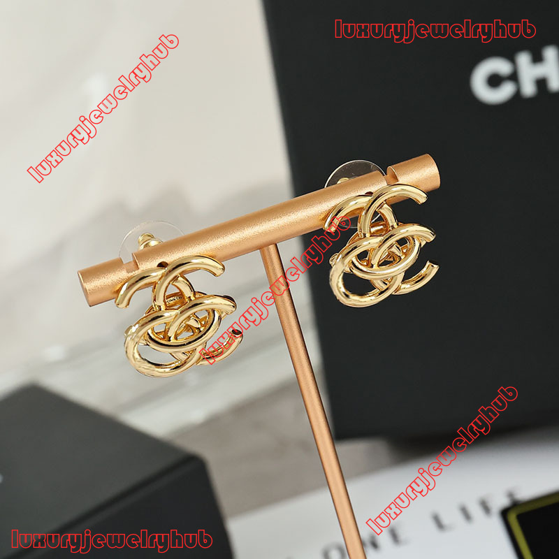 Designer Jewelry New 26A Model Gold Letter Overlay Brass Glossy Finish Simple And Luxurious Women's Earrings With Sier Pins CC Earrings