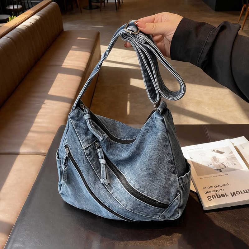 Bag New Winter Fashion Crossbody Korean Style Large Capacity Denim Shoulder Bag Multi Pocket Casual Texture Simple Commuting Bag H260805