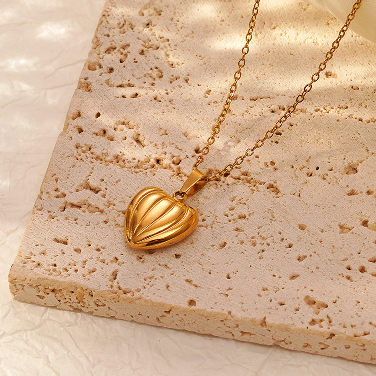 Pumpkin Titanium Necklace for Women, Unique Internet Celebrity Niche Design Clavicle Chain, Colorful Heart Stainless Steel Jewelry