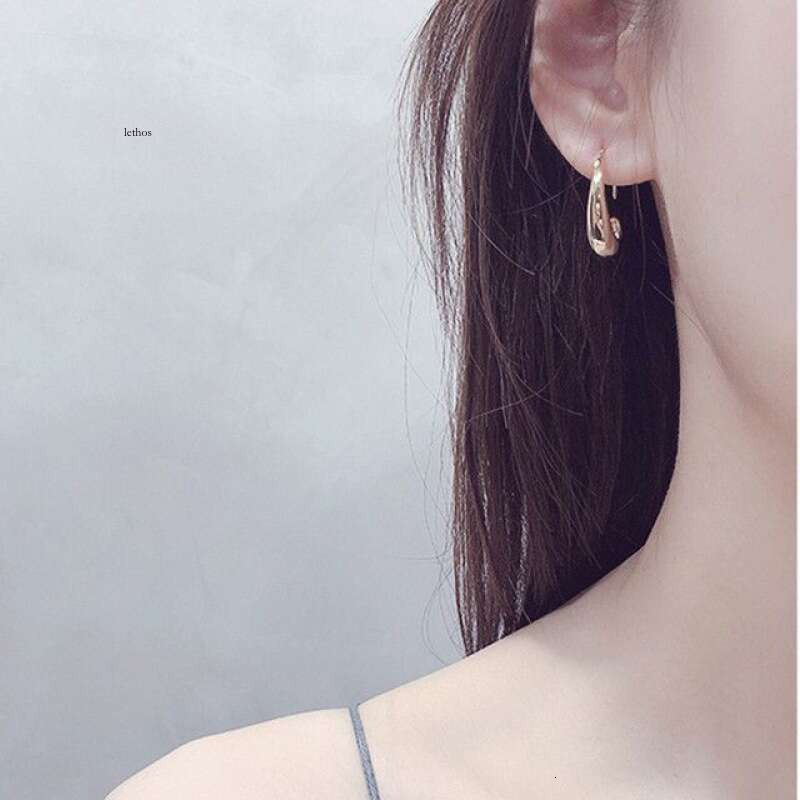 925 silver needle Korean Dongdaemun curved earrings, elegant and versatile, popular online, compact C-shaped hoop earrings