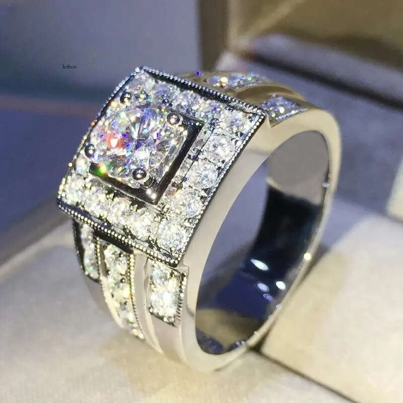 trendy brand Luxury new Fashion ring with shiny light-luxury style and high-end feel a niche internet celebrity jewelry