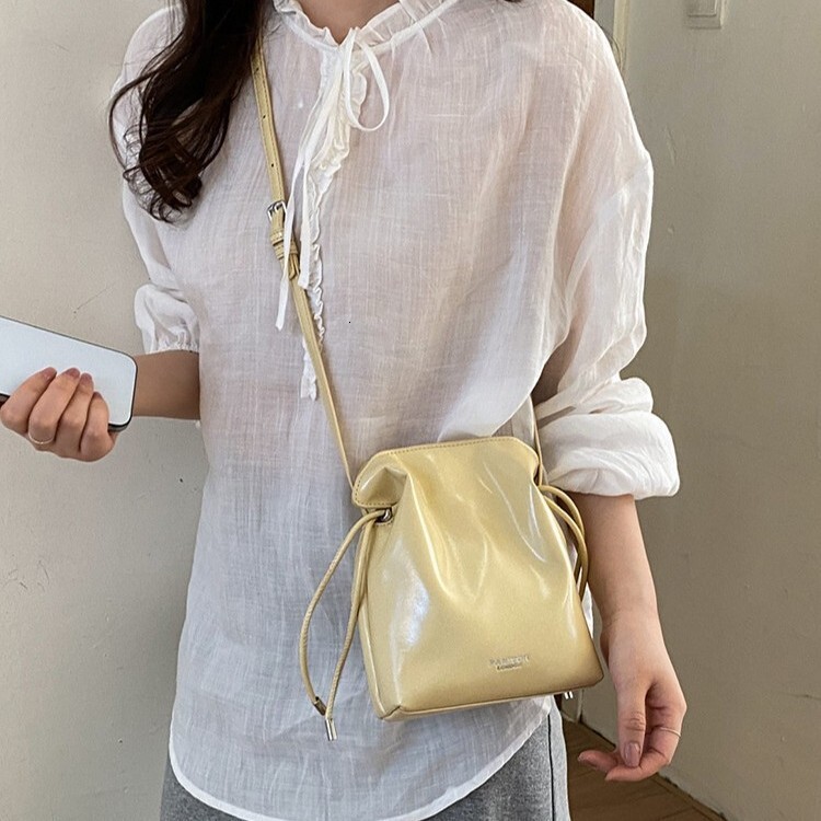 Luxury Brand Designer Bag This Year's Trendy Super Popular Bucket Bag For Women Is The 2026 New Model, Offering A High-End, Light-Luxury, Niche