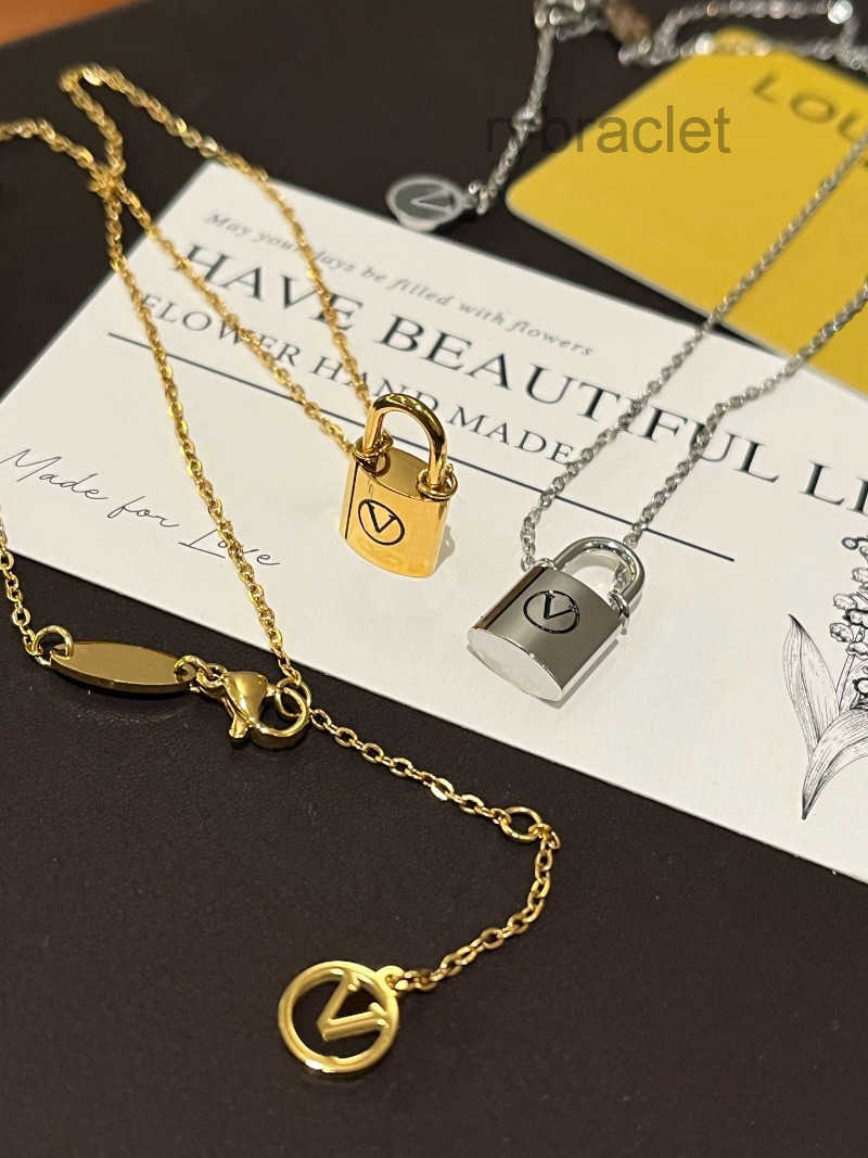 Exquisite Copper Gold Plated Silver Plated Four Leaf Clover Pendant Color Blocking Design Creates A Fashionable High End Feel Daily Multifunctional