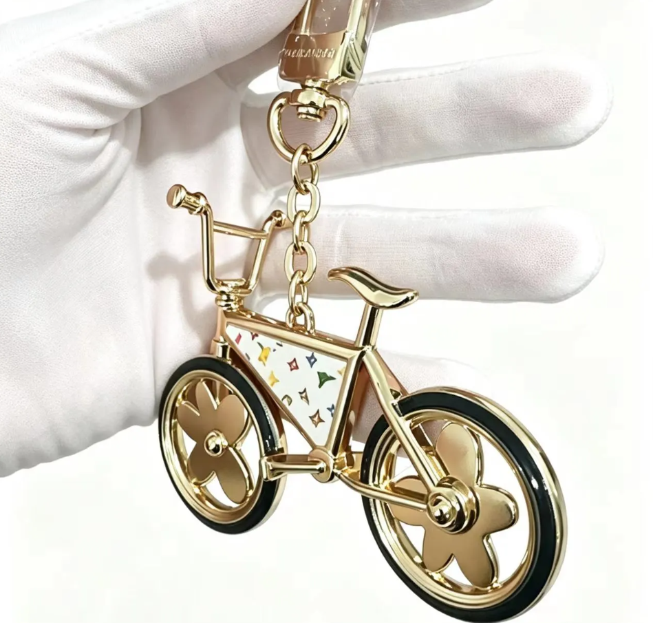 New Sunflower Doll Bicycles Designer Keychain Metal Letter Wallet Hang Bag Charm Keyring Hang Designers Women Men Coin Purse Pendant Key gift