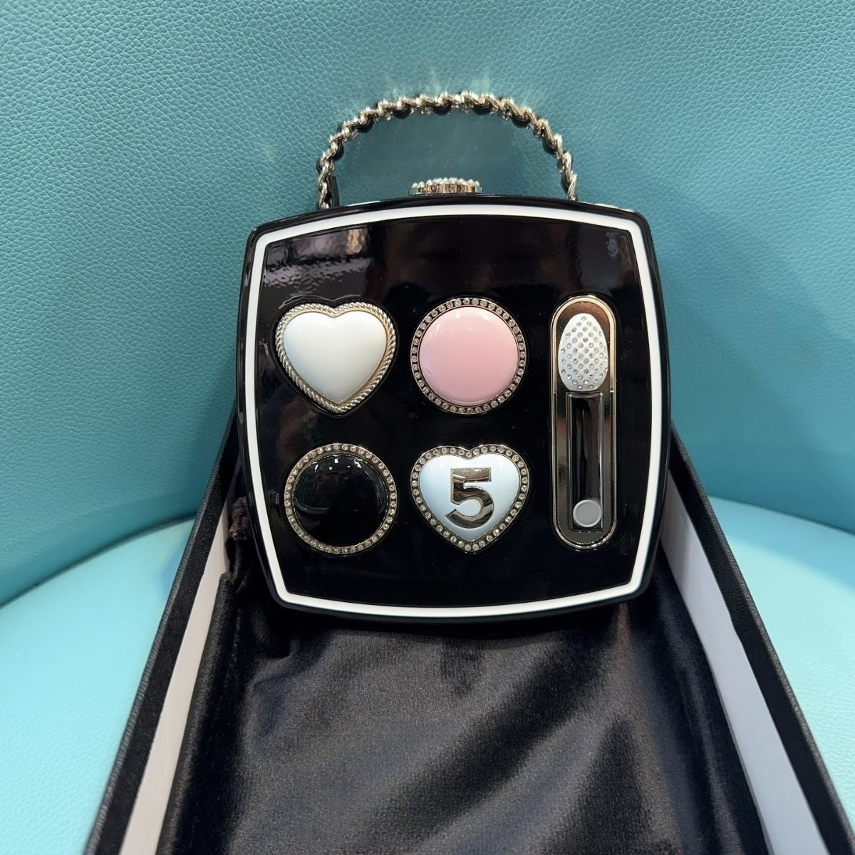 Women bags 2026 Early Spring Mirror Finish Eyeshadow Palette Clutch Bag Small Designer Compact Powder Box Style Chain Shoulder Bag for Evening Party