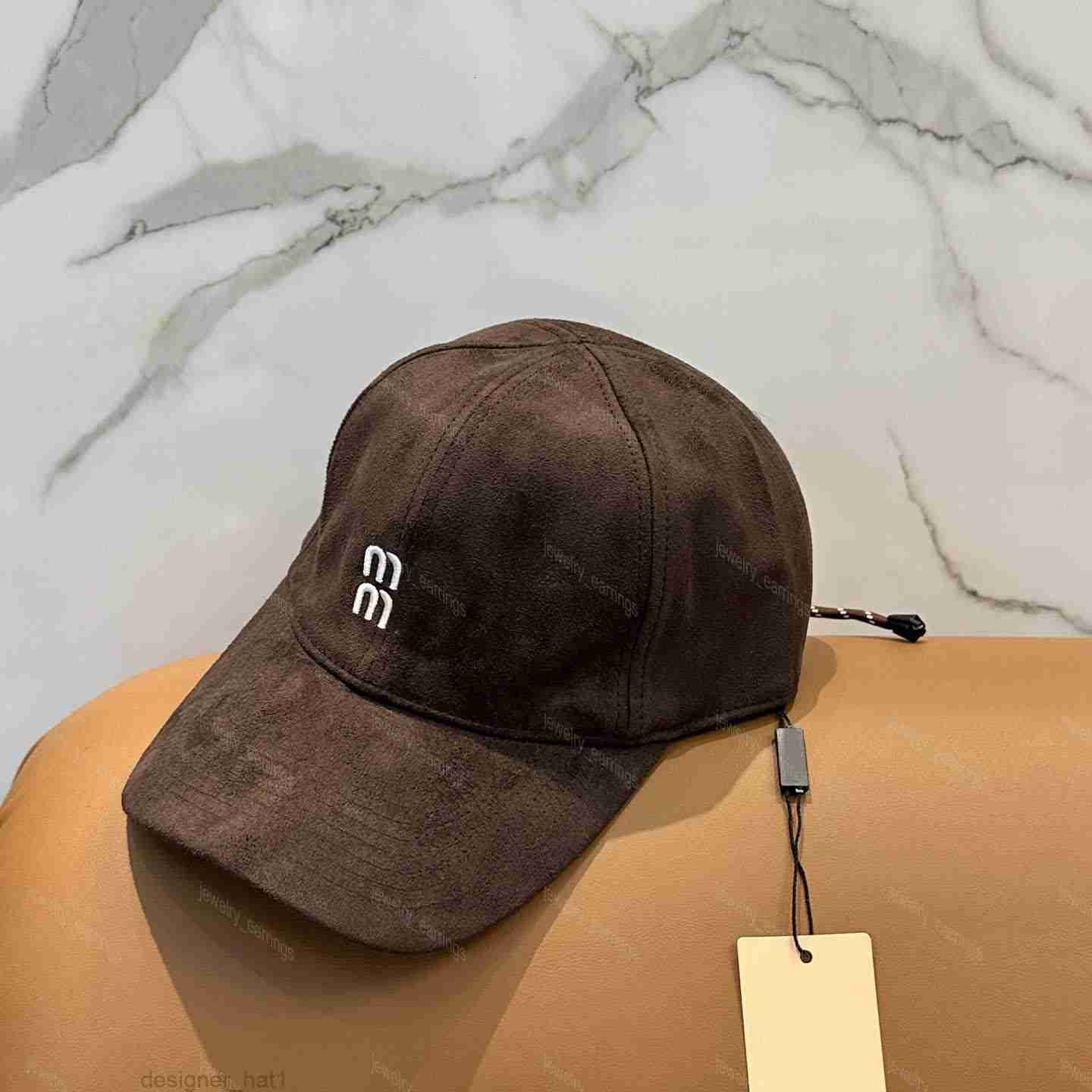Designer Velvet Baseball Caps for Men Women Khaki Luxury Hats Suede Fitted Cap Fashion Fedora Letters Stripes Mens Casquette Beanie Hat Brown Gorra
