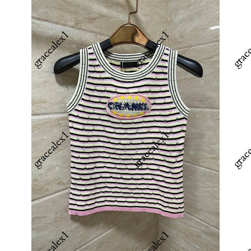 Luxury Brand Tanks Fashion 2025 Summer Women's Sweet Knits Strap Sleeveless Vest Designer Embroidery Round Neck Casual Tops