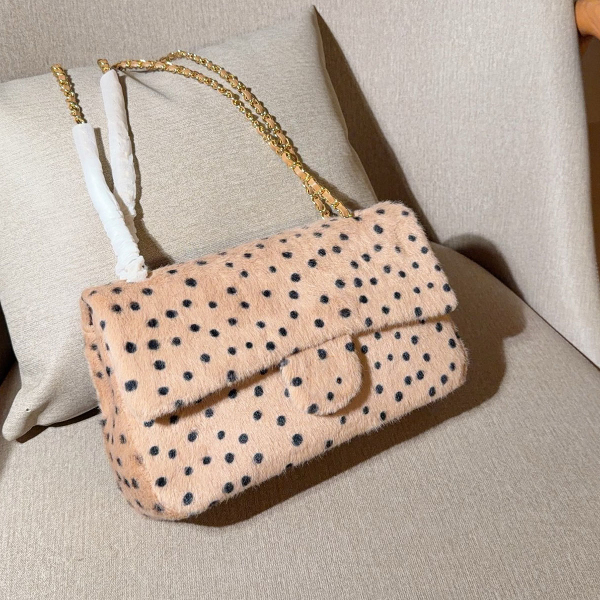 Chic Fuzzy Polka Dot Flap Bag with Chain Strap Womens Cute Faux Fur Crossbody Purse Winter Cozy Shoulder Handbag 25/20cm