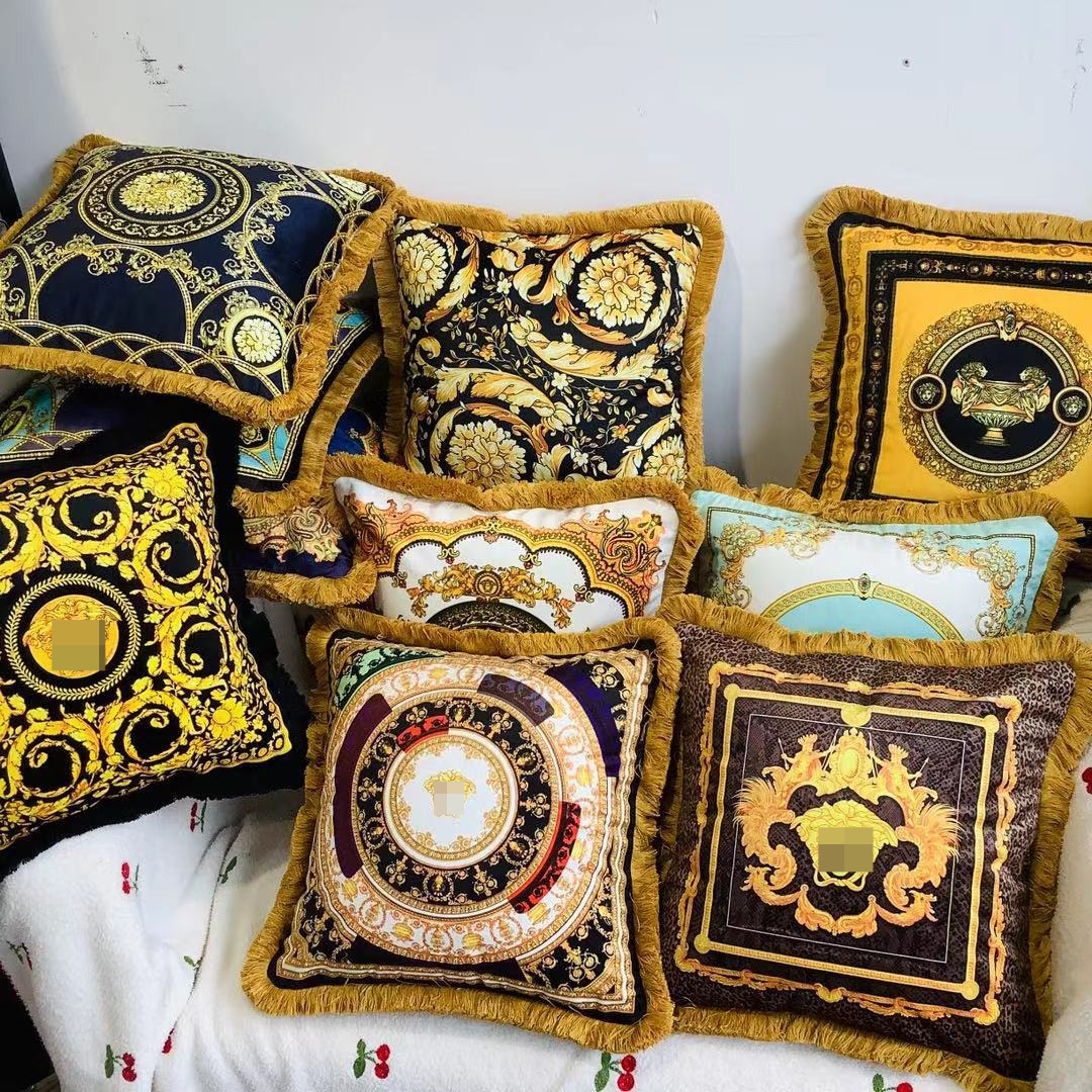 Light luxury European baroque style retro luxury double-sided printed throw pillow, retro gold luxury baroque style living room sofa square pillow p