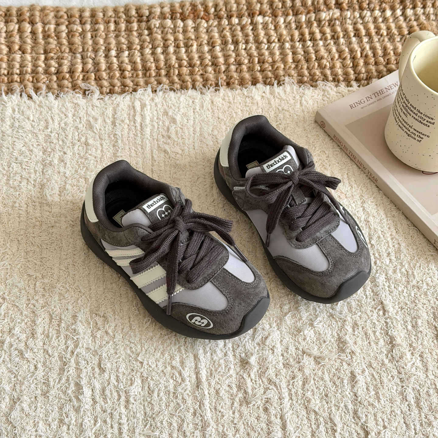 Designer Shoes for Boys and Girls new Kids Thin-Sole Sneakers Arrival for Autumn Barefoot-Friendly Comfort Retro Korean-Style Skate