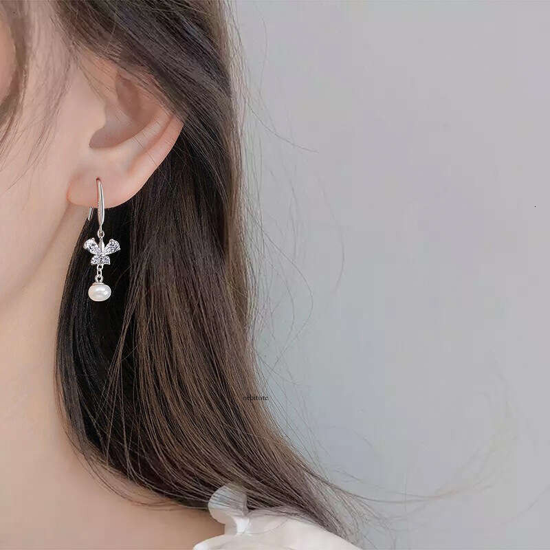 Jewelry fashionable light luxury micro-inlaid Moissanite butterfly women's earrings trendy versatile earrings
