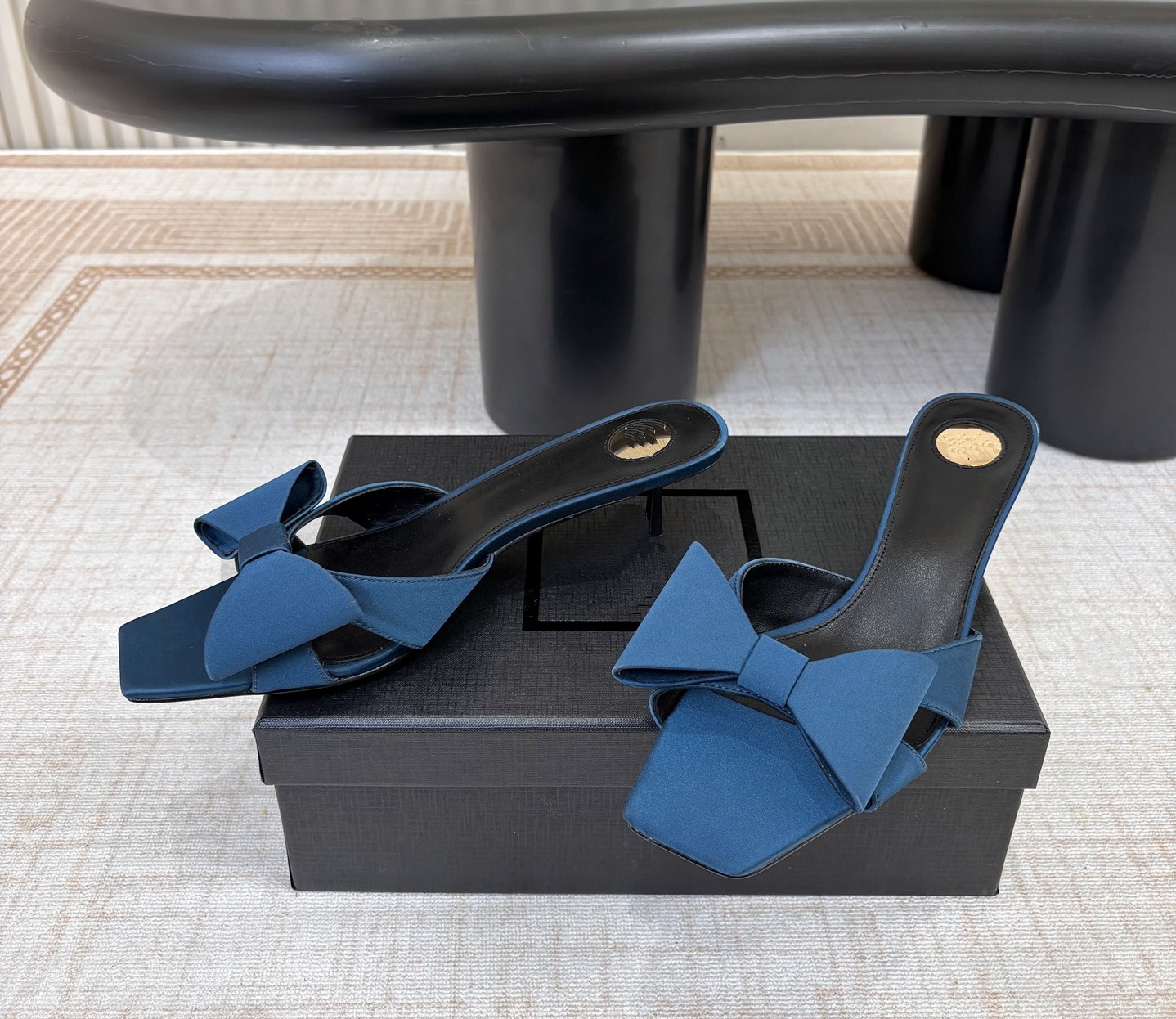 Luxury Women Dress Shoes Designer High quality Slippers Satin Butterfly Knot High Heel Slippers Sexy Pointy Toe Slip On Runway Shoes Red Greenh Holi