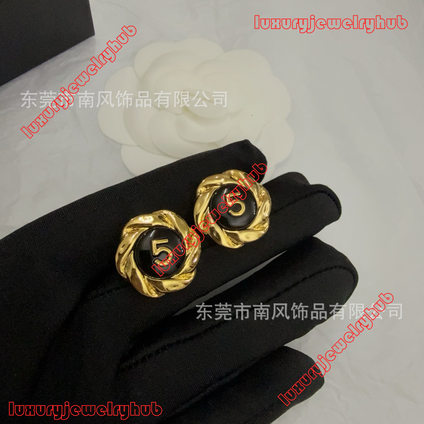 Designer Jewelry Black Gold Round Button Earrings With Vintage Braided Lace Design Versatile And Elegant For Women CC Earrings