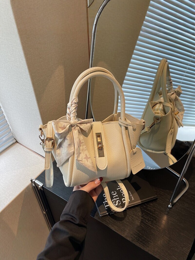 Luxury Brand Designer Bag 2025 New Fashionable Simple Small Square Bag For Women, High-End Single Shoulder Crossbody Bag, Light Luxury Vintage Versa