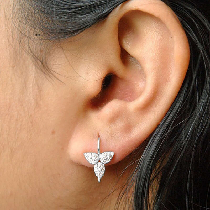 new hot-selling cuffs personalized micro-inlaid Moissanite clover ear hooks for women same style as popular in Japan and Korea wholesale earrings