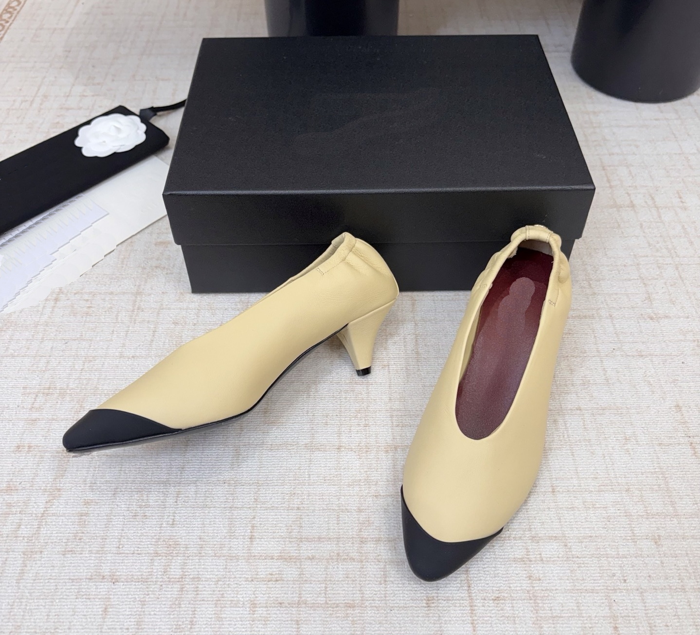 Designer Womens Dress Shoes Luxurys Genuine Leather Round Toe Slim Heel Shoes Elegant Retro Round Toe Colorblock Ruched V-Cut High Heel Pumps