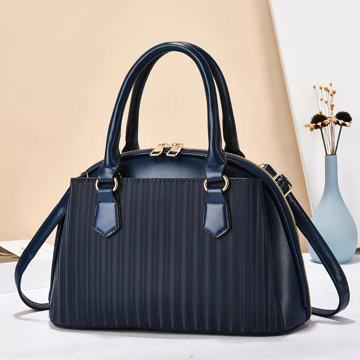 2026 new sports outdoor bag versatile temperament big bag fashionable womens dinner bag shoulder bag autumn and winter shell bag wallet card bag