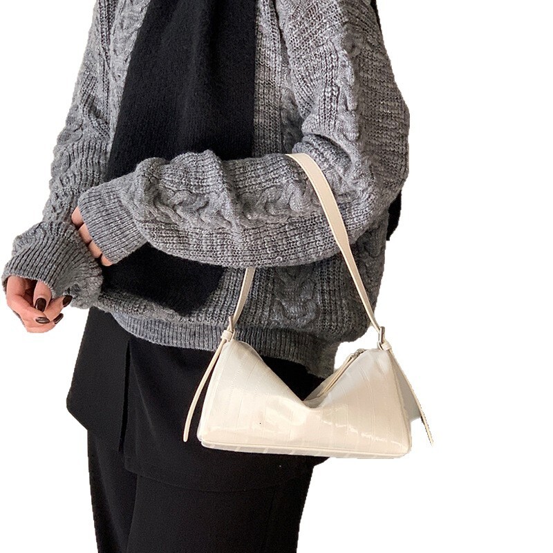 Best seller Niche genuine leather pillow 2026 new model top-layer cowhide baguette with a high-end feel, crossbody shoulder bag, underarm bag