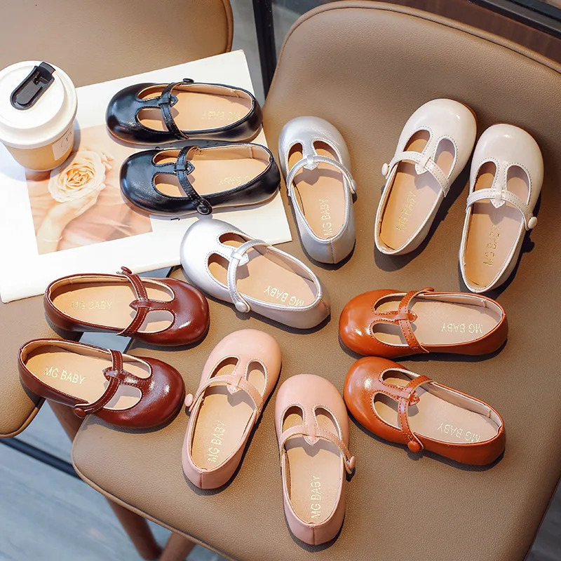 2025 style soft soled leather shoes for little girls fashionable and versatile princess shoes children's college style260805