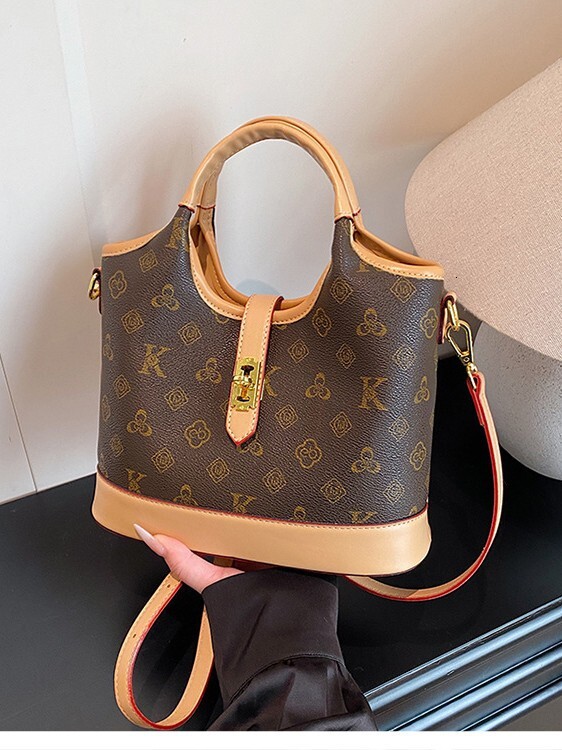 Luxury Brand Designer Bag Vintage Floral Crossbody Bag For Women, 2026 New Model, Trendy Fashion This Year, Embroidered Niche Design Shoulder Handba