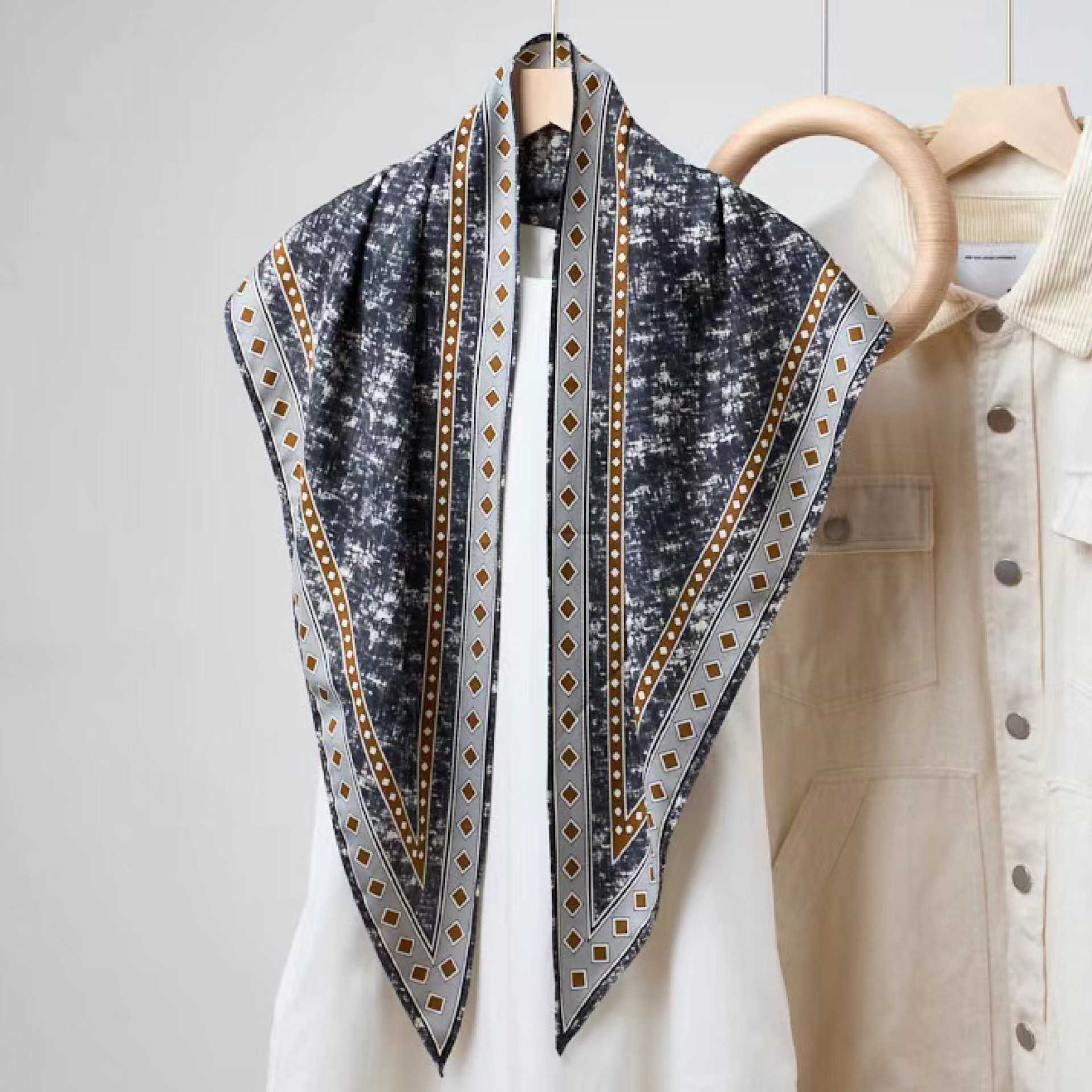Korean ins-style simple striped printed triangle scarf versatile and stylish headscarf neck scarf belt shawl L260804BCRG