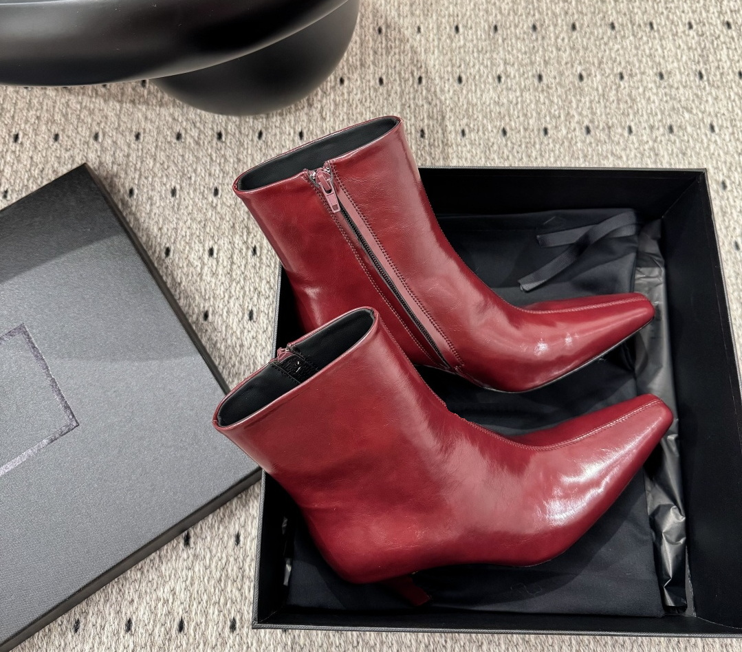 Designer Womens Dress Shoes Luxurys New Elegant Cow Patent Leather Square-Toes Thin Heels Short Botas Mujer Top Quality Solid Sewing Zipper Woman Mo