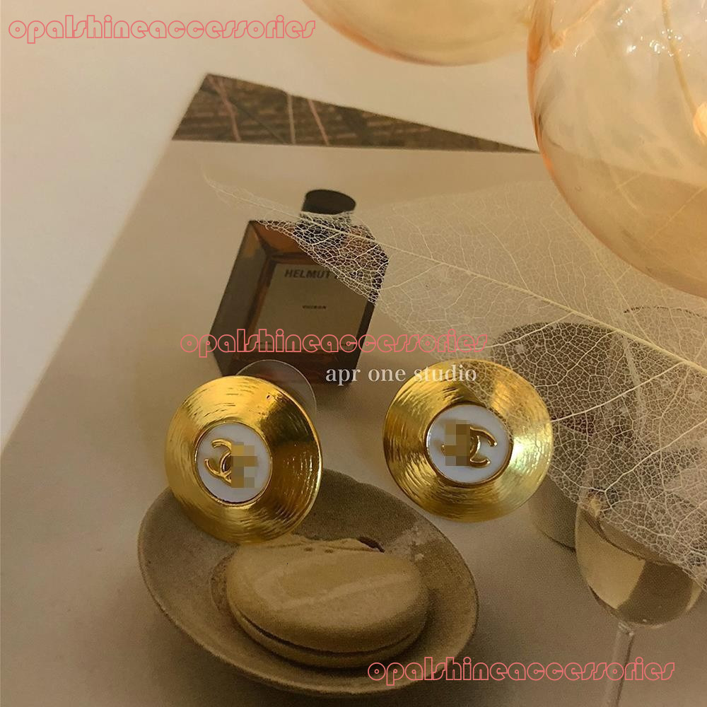 CHANNEL Earring Vintage second-hand black white contrasting color earrings -style versatile earrings and ear clips CC