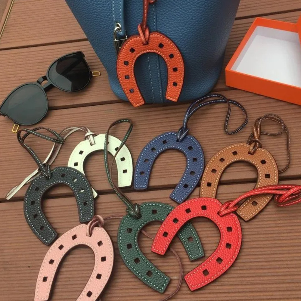 Keychains Lanyards Keychains Lanyards Horseshoe Keychains Designer Womens Bag Mens Car Keychains Decoration U-shaped Key Chains Ornament Trendy Char