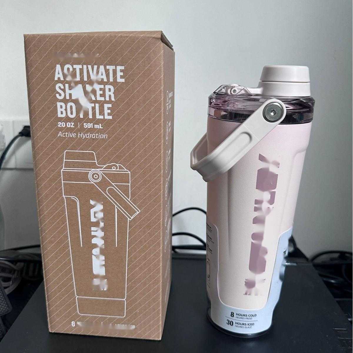 New outdoor water bottle 20OZ with handle portable insulated cup large capacity stainless steel vacuum shaker cup D260806