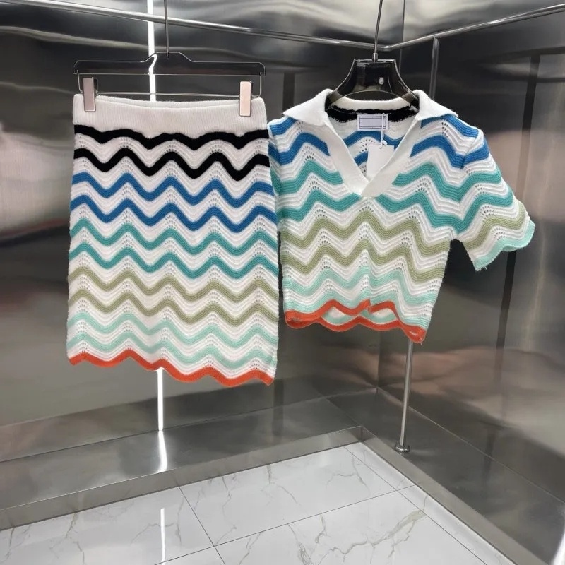 Tracksuits Woman Designer Casas Tracksuits Summer Retro Style Color Matching Strips Women Knitted Sweater Short Sleeves Classic High Waist Skirt 2 P