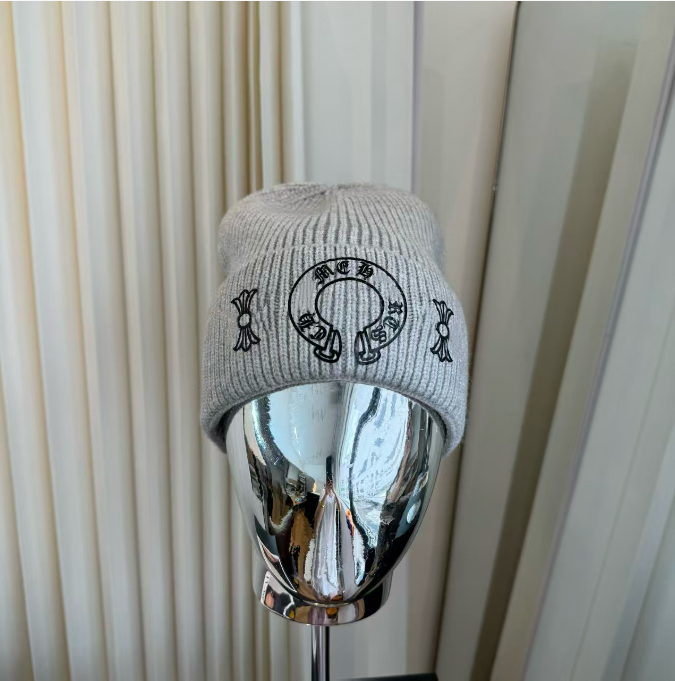 2026 Top luxury Fashion designer Sanskrit jacquard knitted hat skullcap cross wool hat Thermal hat Black and white beanie hat
